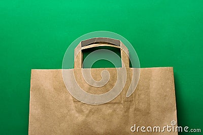 Brown kraft paper grocery shopping bag on green background. Plastic-free alternatives environmental protection nature friendly Stock Photo