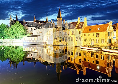 Bruges - Night historic medieval buildings along a canal, Belgi Stock Photo