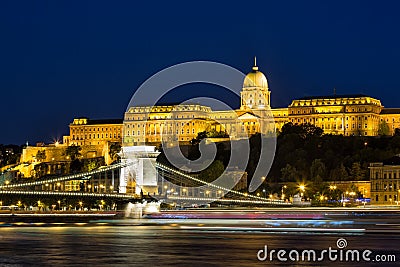 Budapest by night - Night view of the Szechenyi Chain Bridge, that spans the River Danube between Buda and Pest and Buda Castle Stock Photo