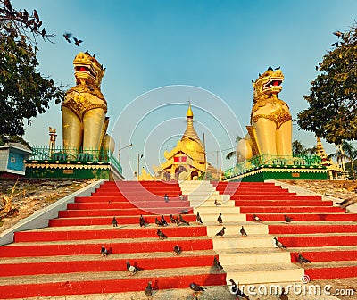 Maha Wizaya pagoda in Yangon. Myanmar. Stock Photo