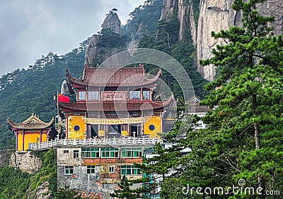 Buddhist temples at Sutra Worship Platform on Tiantai Peak of Mount Jiuhua (Jiuhuashan) Stock Photo