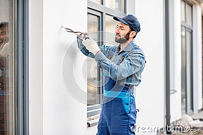 Builder mounting wiring for outdoor lighting Stock Photo