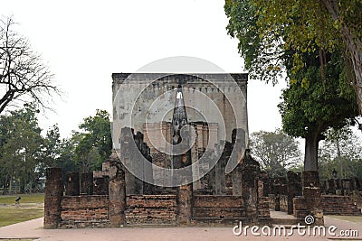 Exterior of Wat Si Chum & its massive assembly hall in the middle of the complex from which its Giant Buddha is visible, Sukhothai Stock Photo