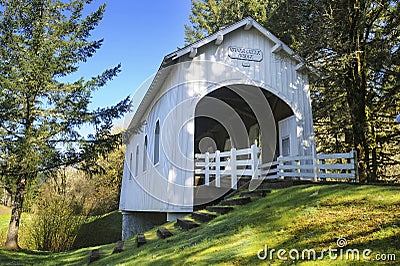 Ritner Creek Bridgerests atop a shady, grass-covered knoll. Stock Photo