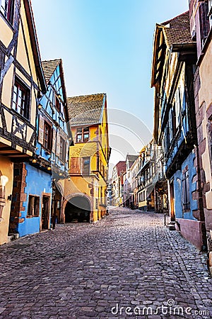 Bunte FachwerkhÃ¤user in Riquewhir im Elsass Stock Photo