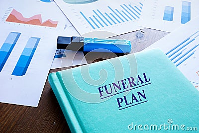 Business concept meaning FUNERAL PLAN with inscription on the notepad Stock Photo