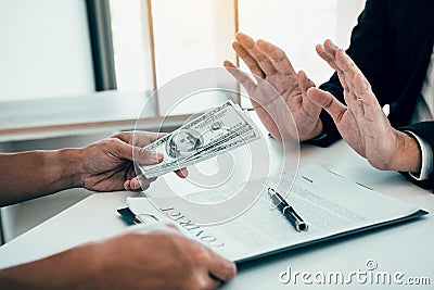 Business partners submit fraudulent cash to entrepreneurs whose male businessmen refuse to accept bribes in the office Stock Photo