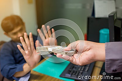 Business partners submit fraudulent cash to entrepreneurs whose male businessmen refuse to accept bribes in the office Stock Photo