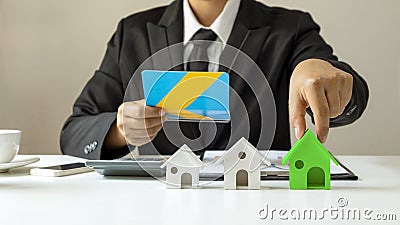 Businessmen choose green home models for energy efficiency, energy-saving concepts Stock Photo