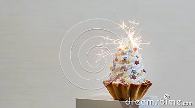 Cake tart white paper box set sail champagne delivery sparkler Stock Photo