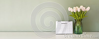 Calendar desk and flower on table. Desktop Calender for Planner to plan agenda, timetable, appointment, organization, management Stock Photo