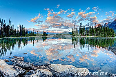 Canadian Landscape: Sunrise at Pyramid Lake in Jasper National P Stock Photo