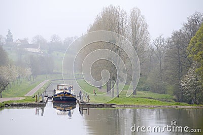 Canal boat Nancy May at the Ecluses 7-8 Chavance, Le Brioux, Achun, Nievre, Burgundy Stock Photo