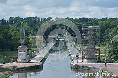 Canal LatÃ©ral de Briare crosses the river Loire Stock Photo