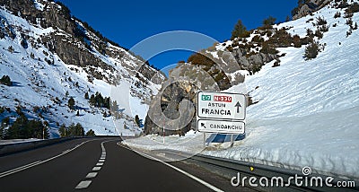 Candanchu road signal in Huesc Pyrenees Spain Stock Photo