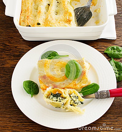 Cannelloni ricotta e spinach Stock Photo