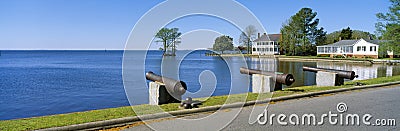 Cannons and Barker House from 1762 overlooking Albemarle Sound, Edenton, North Carolina Stock Photo