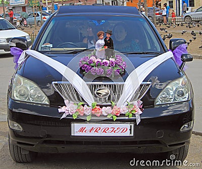Car with bride and her mom stopped on the street Editorial Stock Photo