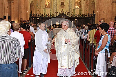 Cardinal Jaime Presides over a Packed Easter Service at Havana Cathedral Editorial Stock Photo