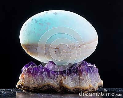 Caribbean calcite on rough amethyst Stock Photo