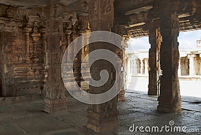 Carved pillars of the maha-mandapa, Krishna Temple, Hampi, Karnataka. Interior view. Sacred Center. A large open prakara is seen i Stock Photo