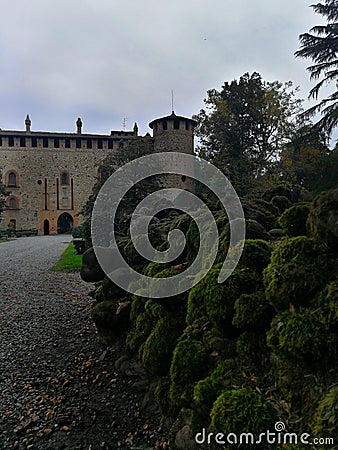 Castello Grazzano Visconti, pietre, erba, natura Stock Photo