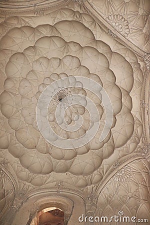 The ceiling art at the central tomb chamber of Safdarjung's Tomb Stock Photo