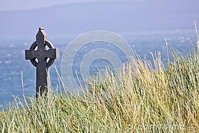 Celtic cross in a field in Inisheer, Ireland Stock Photo