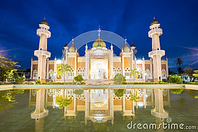 Central Pattani mosque with reflection Stock Photo