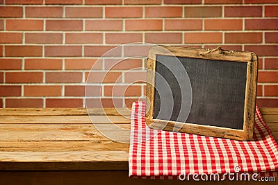 Chalkboard on checked tablecloth. Copy space for your text or message display Stock Photo