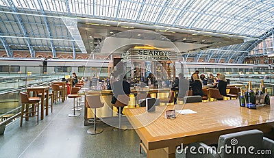 Champagne Bar in the hall of London St. Pancras International - LONDON, ENGLAND - SEPTEMBER 14, 2016 Editorial Stock Photo