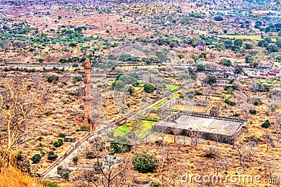 Chand Minar Minaret and Bharat Mata Temple at Daulatabad Fort in Maharashtra, India Stock Photo