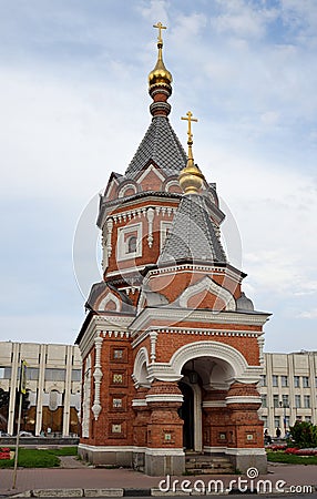 Chapel of Alexander Nevsky 19th century and fountain in historic center, Yaroslavl, Russia Stock Photo