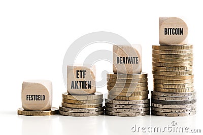 Chart out of stacked coins showing the differences between the different methods of investing Stock Photo