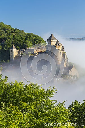 Chateau de Castelnaud in the morning mist, Dordogne Stock Photo