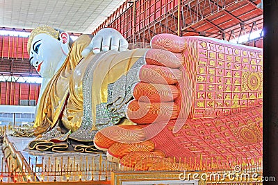 Chaukhtatgyi Buddha Temple, Yangon, Myanmar Stock Photo