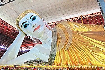 Chaukhtatgyi Buddha Temple, Yangon, Myanmar Stock Photo