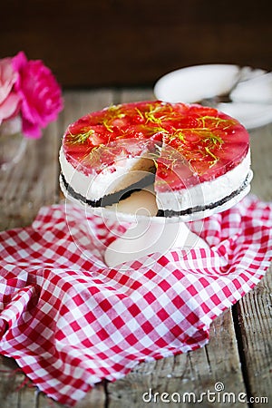 Cheesecake with strawberries in gelatine and herbs, on oreo cookies Stock Photo