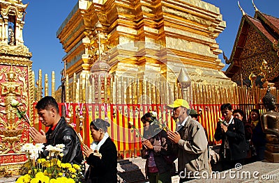 Chiang Mai, TH: Worswhippers at Wat Doi Suthep Editorial Stock Photo