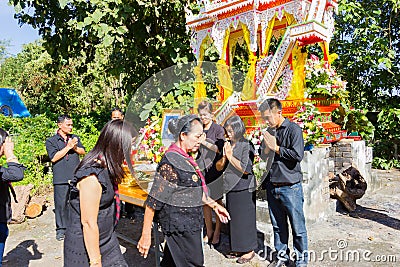 CHIANG RAI, THAILAND - NOVEMBER 19 : family of dead man thank to Editorial Stock Photo