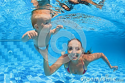 Child swimming lesson - baby with moher dive underwater in pool Stock Photo