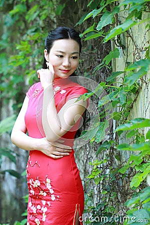 Chinese cheongsam model play in a famous garden Stock Photo