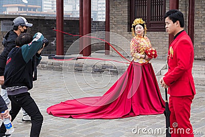 Chinese photographer takes pre-wedding pictures for the couple o Editorial Stock Photo