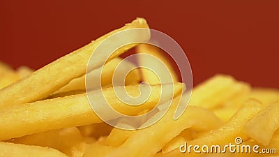 Chiuda su delle patate fritte, alimento grasso non sano con la grande quantità di calorie stock footage Chiuda su delle patate fritte, alimento grasso non sano con la grande quantità di calorie stock footage