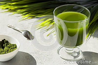 Chlorella detox healthy drink in glass and powder on light background. Superfood, natural antioxidant for a green diet. Anti-aging Stock Photo