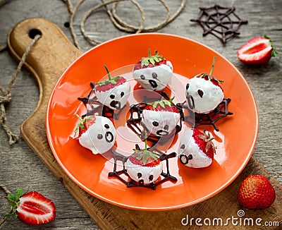 Chocolate strawberry ghosts - sweet and healthy halloween snack Stock Photo