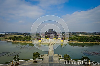 CHONGYUANG TEMPLE, CHINA: Spectacular overview picture of peaceful temple complex, beautiful buildings, architecture and Stock Photo