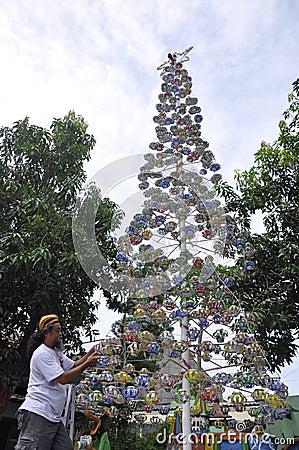 CHRISTMAS TREE OF CANS USED Editorial Stock Photo