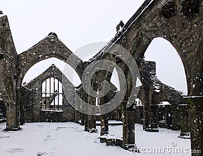 Chruch of st thomas a becket in heptonstall in falling snow Stock Photo