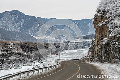 Chuiskiy trakt road in winter near river Katun Stock Photo